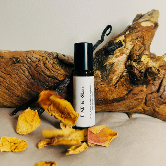 Product shot of F.I.V.E by öL essential oil pure-fume.